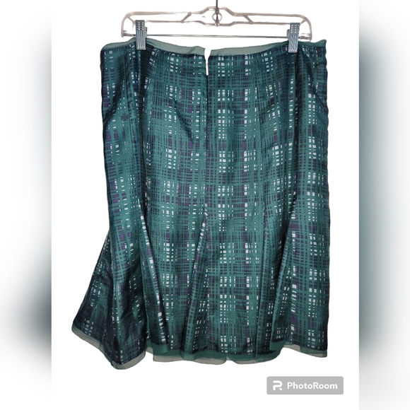 NWT Tory Burch Plaid Green Navy Blue 100% Silk Pleated Skirt Size 14 - Picture 3 of 3